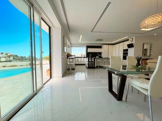 Chalet  Pintor snchez cotan. Chalet de lujo con vistas panormicas al mar  piscina y jardn