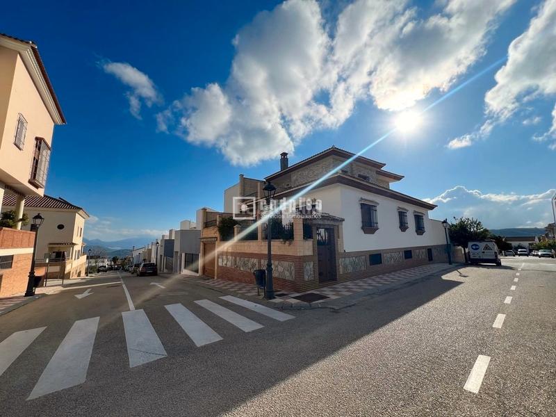 Foto 1f8a5d3f-eefd-4e8d-ad82-be7ef14c9519. Terreno residencial oportunidad única, construye la casa de tu sueños solar de 180 m posibilidad de 23 plantas con garaje terraza pati en Colmenar