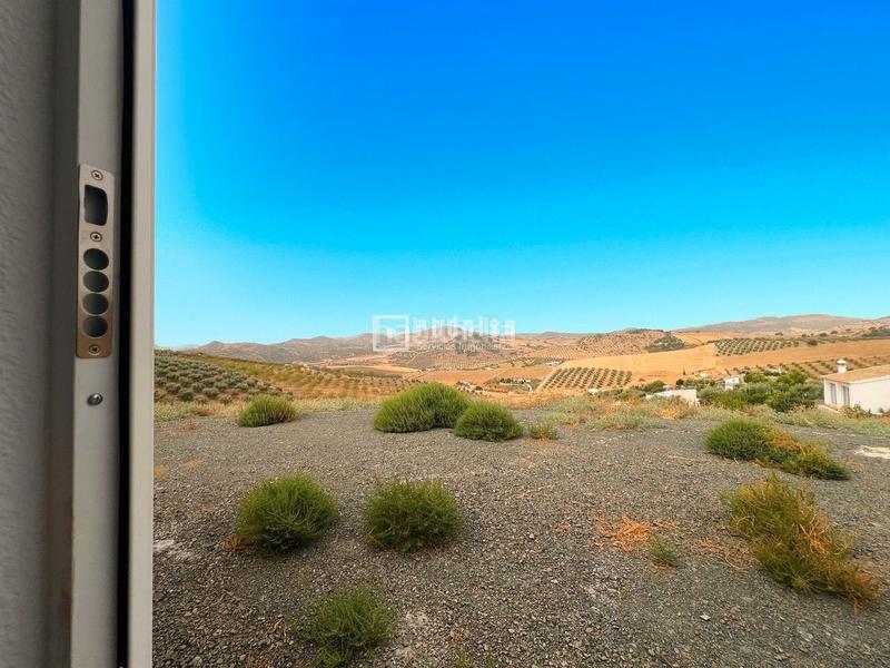 Foto 5f3c4b62-b1a4-4ad2-b769-78e6e4a3dbdf. Casa finca con espectacular solar casa móvil a estrenar totalmente vallada con zona de terreno llano y multiples posibilidades en arr en Almogía