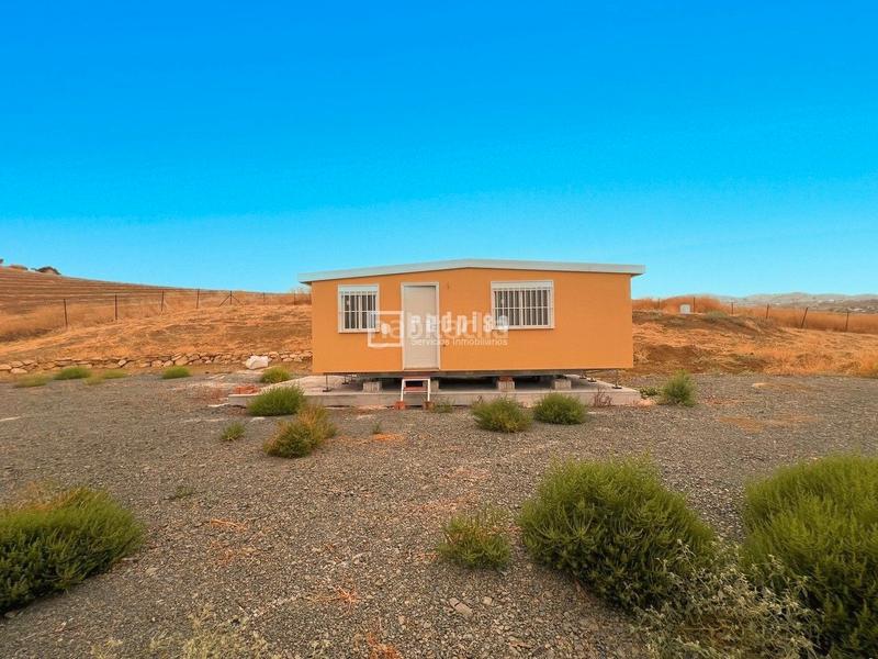 Foto 7060e0c4-3f10-4f93-a606-cf5e8d0680cc. Casa finca con espectacular solar casa móvil a estrenar totalmente vallada con zona de terreno llano y multiples posibilidades en arr en Almogía