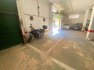 Aparcament cotxe  José tallavi. Plaza de garaje con puerta automática  a pasos de la calle princ
