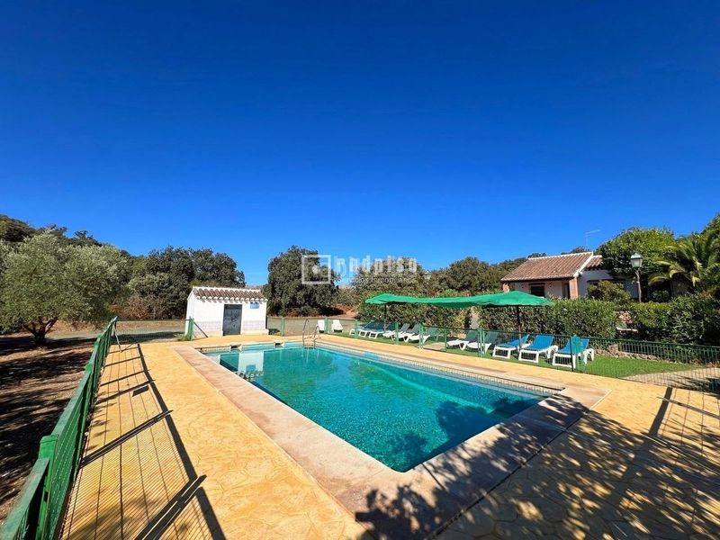 Foto e35bcc74-0bf5-4458-8c51-5317206e3b3a. Xalet amb calefacció piscina a Archidona