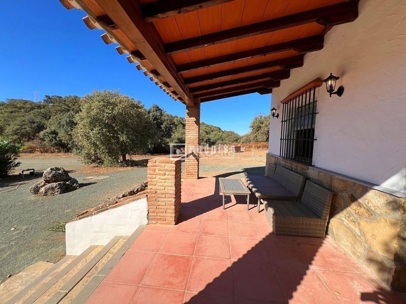 Foto f9a34aa2-b24e-4221-80bf-3c6e174bf90e. Xalet amb calefacció piscina a Archidona