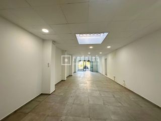 Miete Geschäftsraum  De santiago ramón y cajal. Local comercial en alquiler en plena avenida principal de ciudad