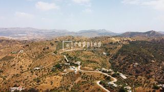 Residential Plot in R34 88. Fantástico grupo de solares en puerto marín málaga, entre casabe