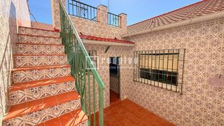 Maison à Mangas Verdes - Las Flores - Parque del Sur. Casa adosada de dos plantas con tres dormitorios   garaje, almac