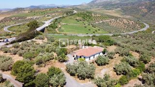 Chalet à Pp-r8 resid moriscos 6. Espectacular finca rústica de 25.000 m con casa, piscina, produc