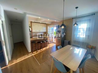 House  Eriales. Casa adosada de 3 dormitorios de 2 plantas con terraza en mangas