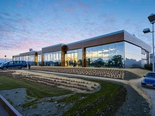 Local commercial à Carretera a-1 km. Edificio de oficinas en venta  ubicación estratégica en la a1