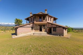 Mas à 10470 villanueva de la vera, cáceres, spain. Oportunidad única de inversión en sierra de gredos villa con lic