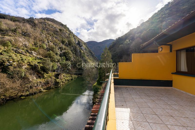 Foto aa7b137c-af1d-45e4-8899-5c3ecd32ffe6. Edifici a niserias a Peñamellera Alta