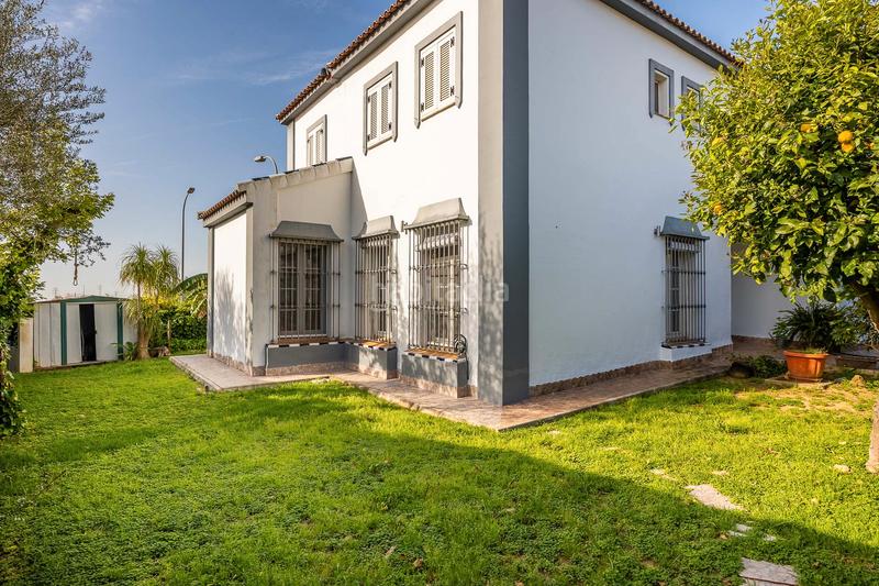 Foto d6db9600-09ba-43c3-a411-90d5828c5807. Chalet with fireplace heating parking pool in Espartinas pueblo Espartinas