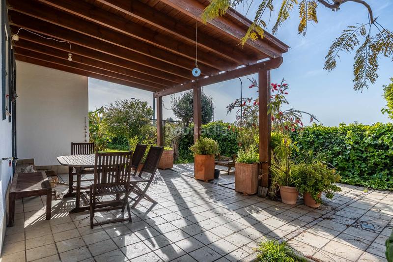 Foto 46c4973f-f296-421b-8be9-962d10d17dbe. Chalet avec cheminée chauffage parking piscine dans Espartinas