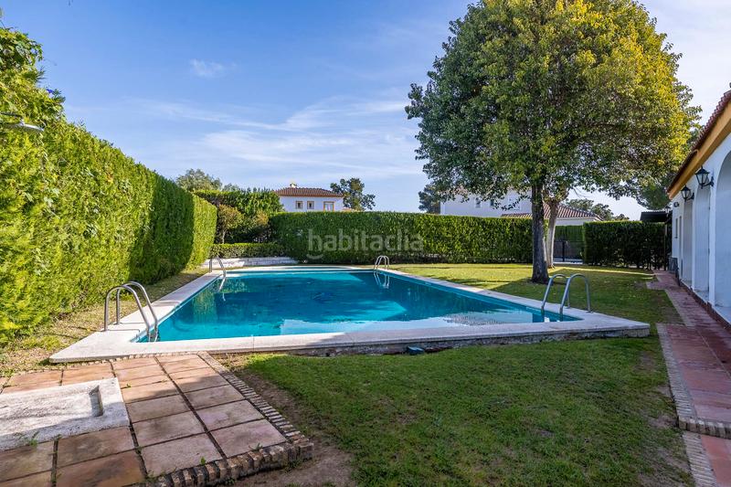Foto d9defd8f-c47a-40fb-9eee-897bed824f71. Xalet amb xemeneia calefacció aparcament piscina a Espartinas