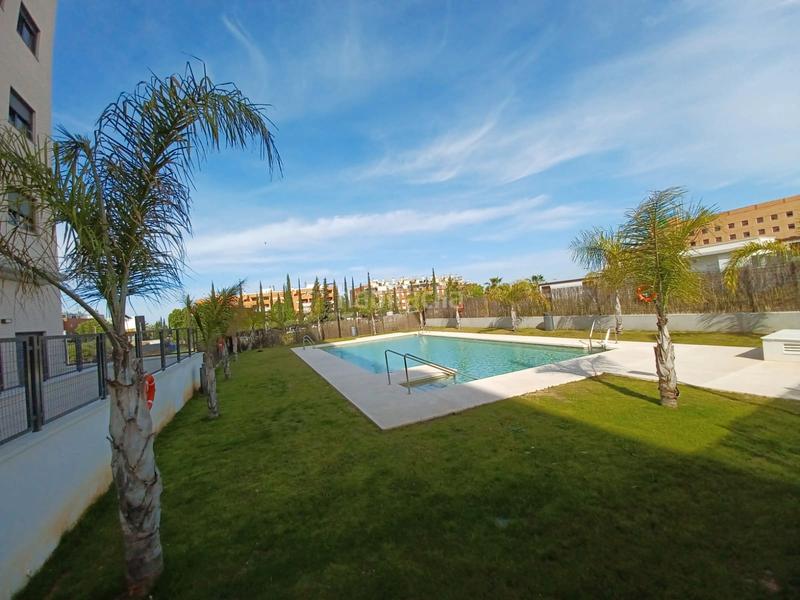 Foto 7bb87b30-db81-4eeb-8a08-08c6be654fb1. Rent flat with parking pool in Zona Universitaria Bormujos