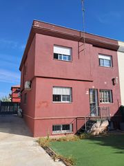 Casa pareada en Colegio Europa
