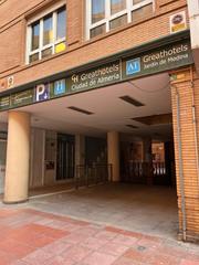 Parking coche  Avenida montserrat. Plaza de garaje en avenida montserrat, a un paso del centro
