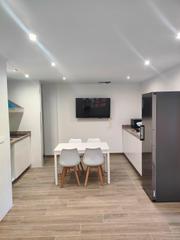 Pis a Hospital. Amplia vivienda reformada con ascensor en el gran eje