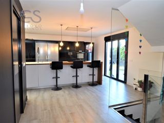 Chalet en Zona Europa. Fantstico chalet independiente, estilo minimalista, seminuevo.