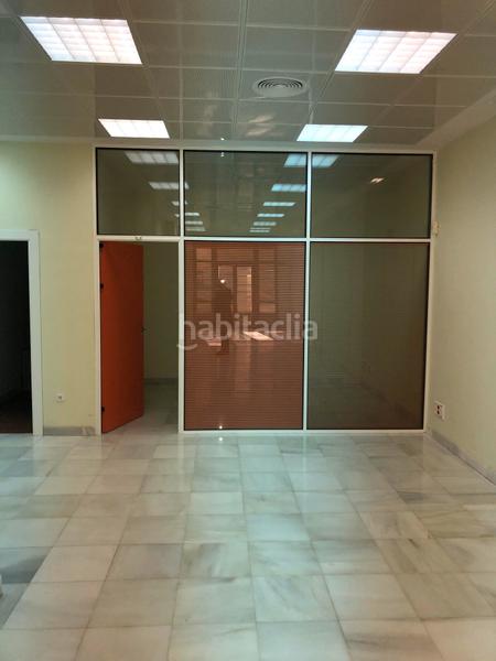 Foto 07fee8aa-83dd-4a50-be68-0e55c6071e56. Edificio en calle lamarque de novoa 5 edificio de oficinas en Dos Hermanas