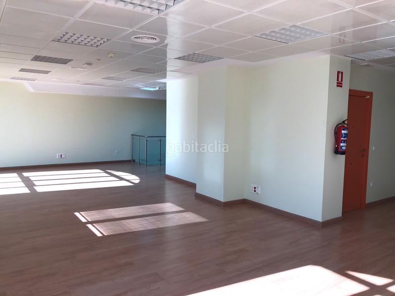 Foto 260ea7ff-0753-4324-bde5-333fc71ca3a5. Edificio en calle lamarque de novoa 5 edificio de oficinas en Dos Hermanas