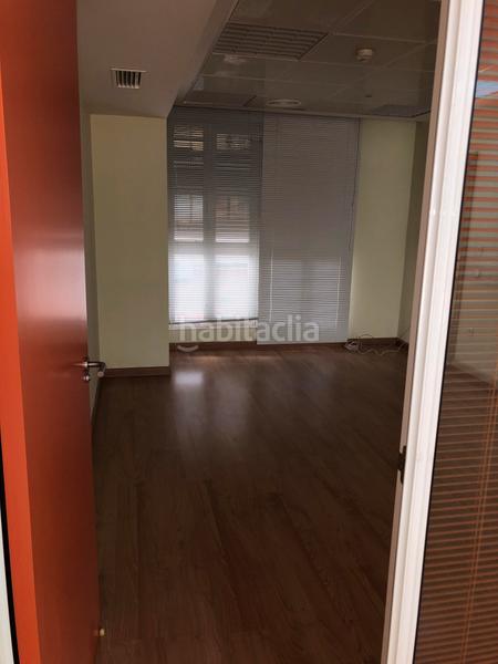 Foto 457b91fa-3961-4e87-8635-f7651f0d25c1. Edificio en calle lamarque de novoa 5 edificio de oficinas en Dos Hermanas