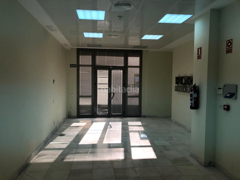 Foto 4be44949-404d-4a0f-ad4a-8cb2cfebeb4c. Edificio en calle lamarque de novoa 5 edificio de oficinas en Dos Hermanas