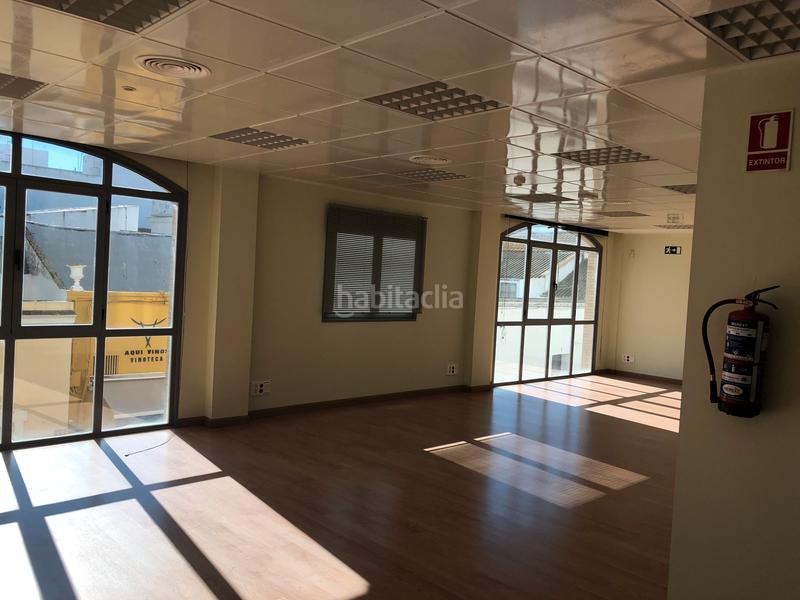 Foto 5acf3ce7-5bda-429b-9508-0d9f21a9241b. Edificio en calle lamarque de novoa 5 edificio de oficinas en Dos Hermanas