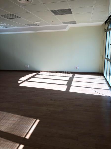Foto 6b4013d6-71a8-4b32-8ec2-2d1cf0fb5c09. Edificio en calle lamarque de novoa 5 edificio de oficinas en Dos Hermanas