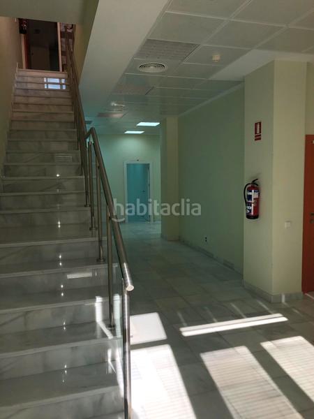 Foto 84e1722a-1c06-42a8-9701-c8225db57067. Edificio en calle lamarque de novoa 5 edificio de oficinas en Dos Hermanas