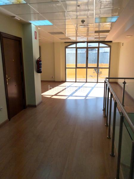 Foto ad05a03a-28d5-4c15-9a53-9ec25999b470. Edificio en calle lamarque de novoa 5 edificio de oficinas en Dos Hermanas