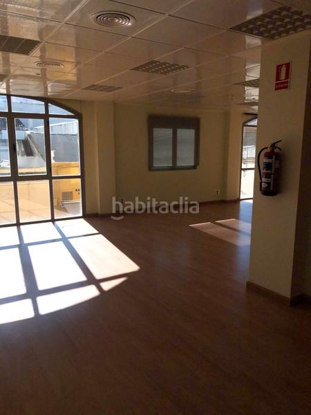 Foto d7e2917a-408e-47dd-a479-a146049c4c80. Edificio en calle lamarque de novoa 5 edificio de oficinas en Dos Hermanas