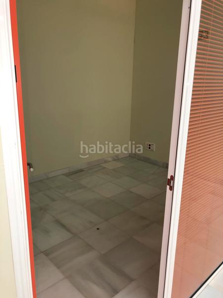 Foto d8d89b6b-6a45-482d-bc95-d315e9abe8f0. Edificio en calle lamarque de novoa 5 edificio de oficinas en Dos Hermanas