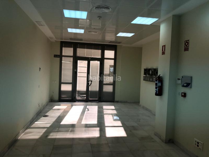Foto e3c1c9c1-a21e-4005-af63-570aca568b3e. Edificio en calle lamarque de novoa 5 edificio de oficinas en Dos Hermanas