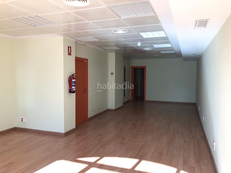 Foto f8056f13-40aa-4ccf-805a-a250166082ff. Edificio en calle lamarque de novoa 5 edificio de oficinas en Dos Hermanas