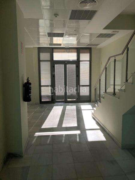 Foto fb6588dd-668b-42b8-b1ce-47f480c6cae2. Edificio en calle lamarque de novoa 5 edificio de oficinas en Dos Hermanas