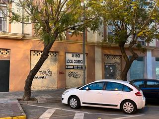 Local Comercial en Calle Albéniz 13