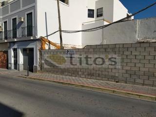 Terreno residencial en Calle manuel siurot 20. Suelo edificable venta dos hermanas