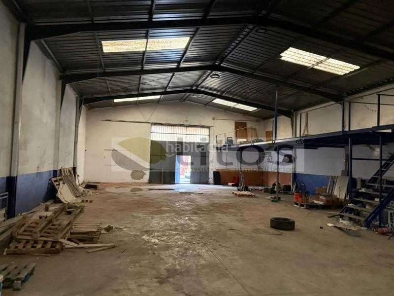 Foto 05cbdc3e-2665-4472-b019-2436c9278f89. Nau industrial a Centro - Doña Mercedes Dos Hermanas