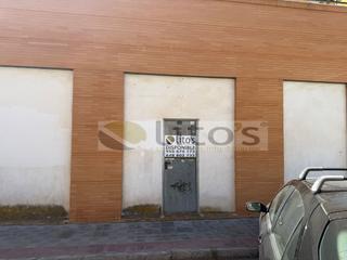 Locale commerciale in Calle Isbilia