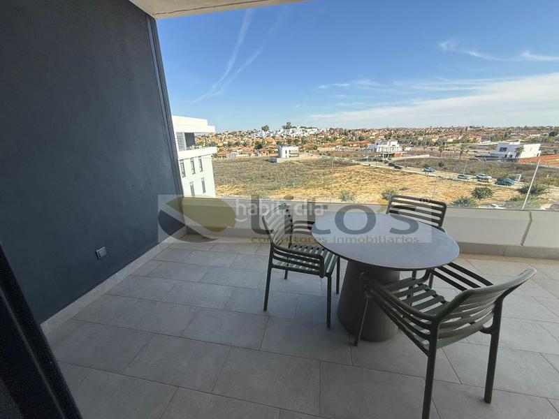 Foto 3430a9d8-32ab-4487-aec4-ece51800de8b. Rent flat with parking in Entrenúcleos Dos Hermanas