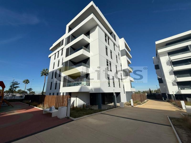 Foto 7a774675-cff7-43a2-9756-1666455c22db. Rent flat with parking in Entrenúcleos Dos Hermanas