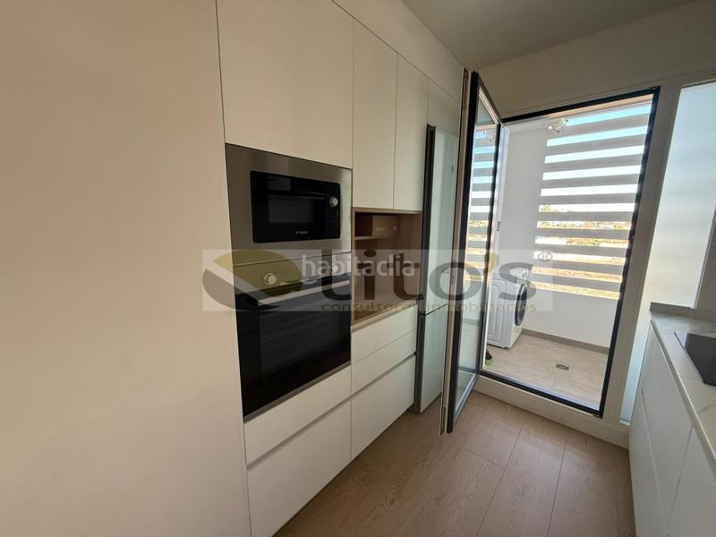 Foto 7b279dae-239c-425d-abcf-6dc7921dbed6. Rent flat with parking in Entrenúcleos Dos Hermanas