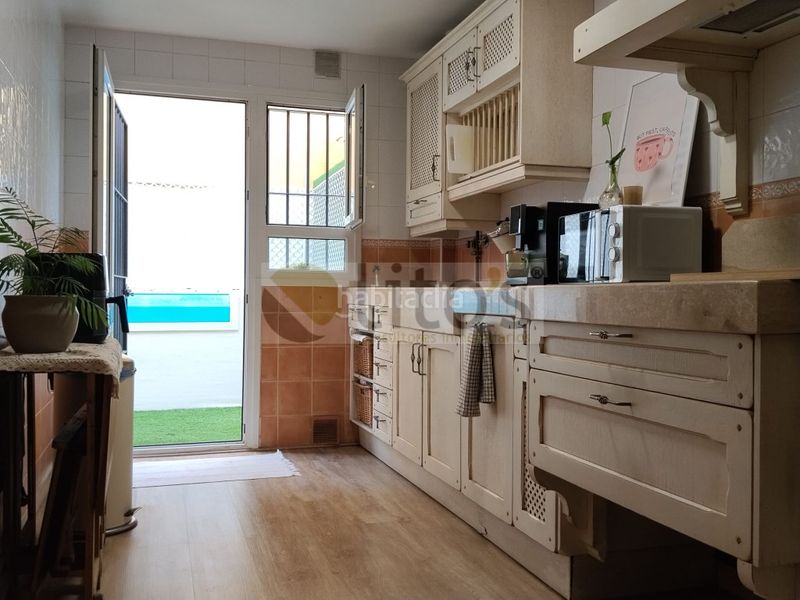 Foto 0dafae3c-1d73-4850-b1b3-bc7ffbb5a84d. Casa adossada amb aparcament piscina a Arco Norte - Avda España Dos Hermanas