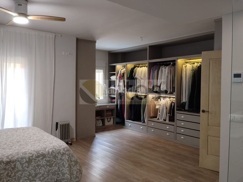 Foto 103ba9fc-204b-4da4-b3e1-3339aeeae911. Casa adossada amb aparcament piscina a Arco Norte - Avda España Dos Hermanas