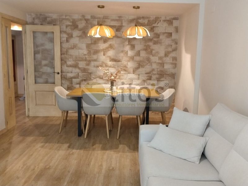 Foto 542c7c97-f701-435d-83ea-b539bf173db6. Casa adossada amb aparcament piscina a Arco Norte - Avda España Dos Hermanas