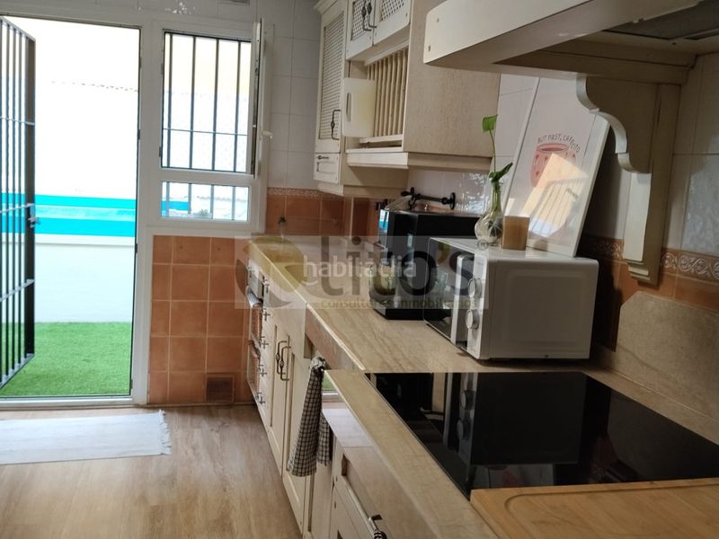 Foto 605a809f-83d9-4dd2-9861-72beb2774a7a. Casa adossada amb aparcament piscina a Arco Norte - Avda España Dos Hermanas