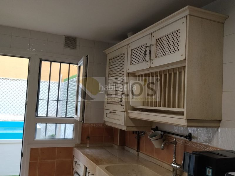 Foto 895d33e1-88c9-42e1-9025-80b7b56e2a7d. Casa adossada amb aparcament piscina a Arco Norte - Avda España Dos Hermanas