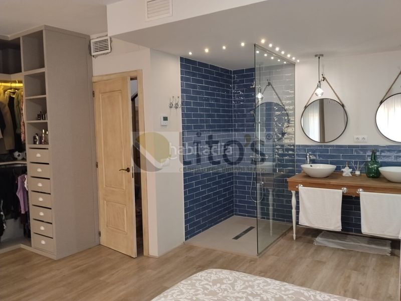 Foto ad48a6d6-6688-4b97-b8e9-d03e39fe5322. Casa adossada amb aparcament piscina a Arco Norte - Avda España Dos Hermanas