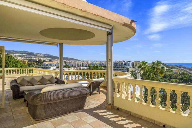 Foto 24415b77-9ae5-4fbe-bf56-9ae486dbc165. Casa amplia villa de lujo en una popular zona residencial junto al campo de golf de torrequebrada costa en Benalmádena